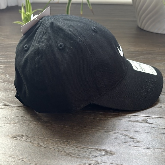 Nike Club Cap Nike swoosh embroidered logo,velcro back,6 vent panel, summer sun - Picture 6 of 10